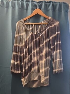 Relaxed Scoop Neck Tie-Dye Tunic in Gray and White